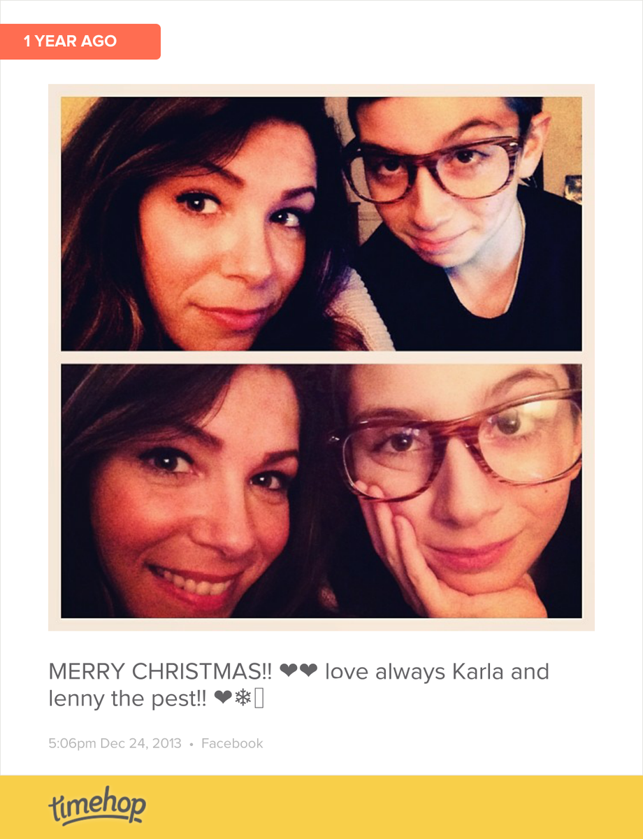 Kpurf918's tweet photo. Merry Christmas Eve!! 🎄✨🎶🌟🎅🎁  http://t.co/JyFX9mx0eW http://t.co/ShCMQlujUA