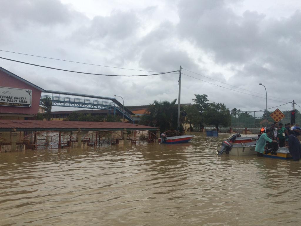 kezi_drr's tweet image. 5 taun sekolah kt sini. Gambar terkini dari group whatsapp SMKC Lagend. #tepces