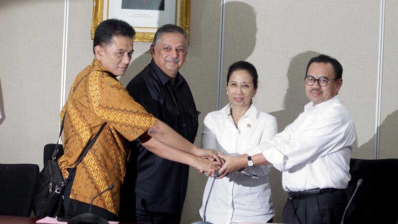 VIVAcoid's tweet photo. Laris Manis, Pensiunan KPK Banyak Jadi Komisaris http://t.co/VYyybI0S5S http://t.co/pohekw1P6E