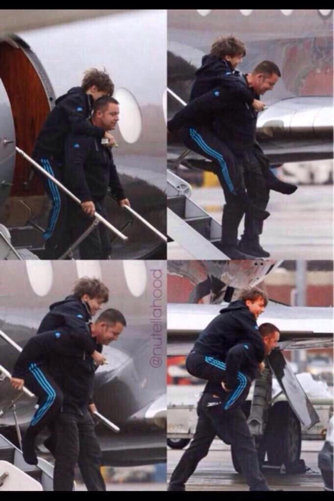 mistholdgate_'s tweet photo. I DONT UNDERSTAND HOW THIS BOY HAS TURNED 23
#HappyBirthdayLouis #Happy23rdBirthdayLouis http://t.co/sqMtjy1l4K