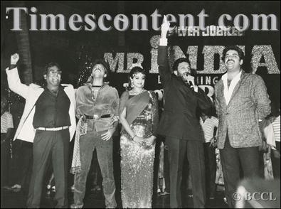 Happy Birthday to Jhakaas Anil Kapoor.Seen hr with team of Mr India at the film\s Silver Jub Celebn in Mumbai in 1988 