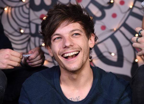 BINCHANLOVER's tweet photo. "WHAT'S THE DIFFERENCE BETWEEN LOUIS AND SUPERHEROES?"

"LOUIS SAVED MORE LIVES"

#WeAreAllLouis
#HappyBirthdayLouis http://t.co/VURVAmU4cC