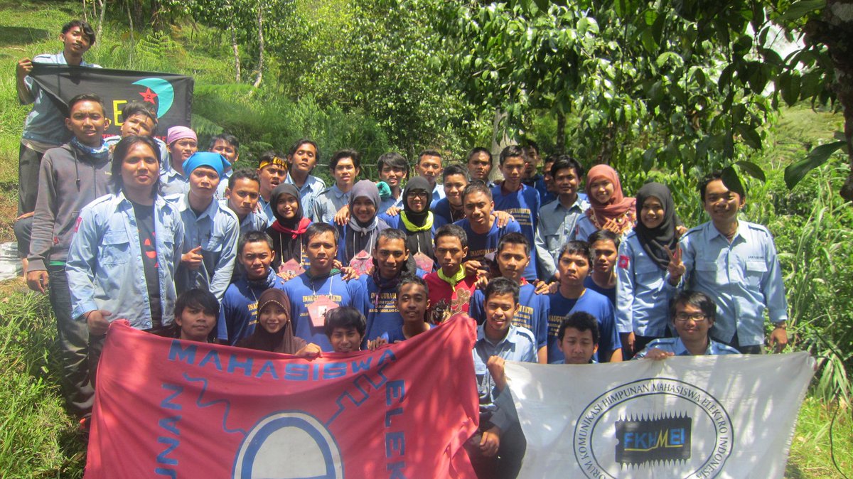 Foto Bersama Keluarga Mahasiswa Teknik Elektro UHAMKA