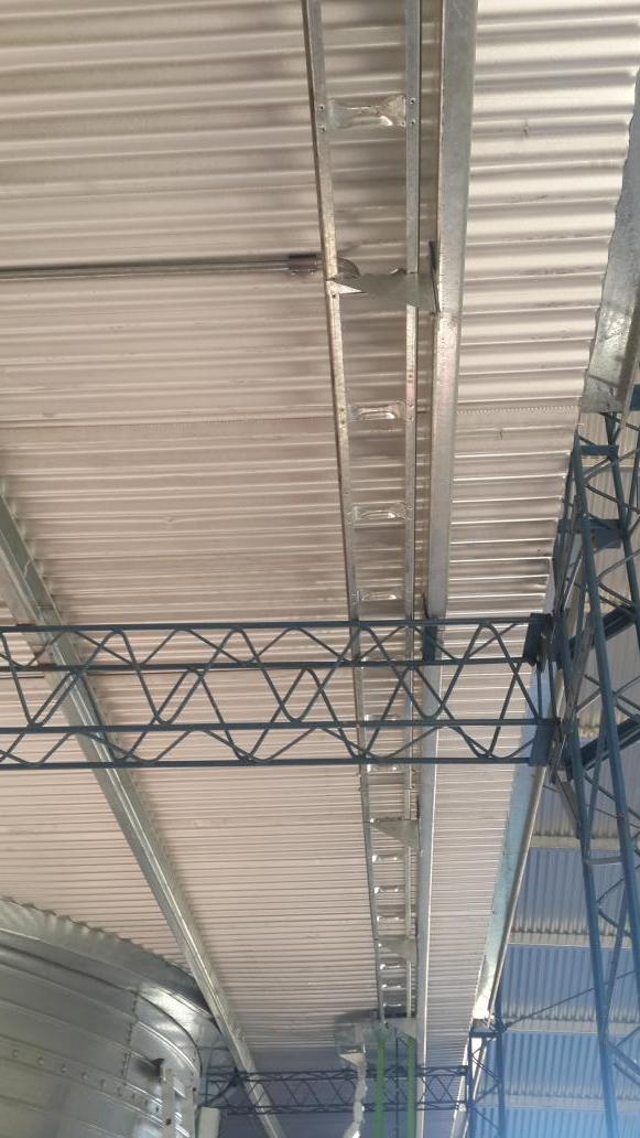 porelec's tweet image. Venimos terminando bandejas y cañerias. En un ratito a arrancar a cablear.