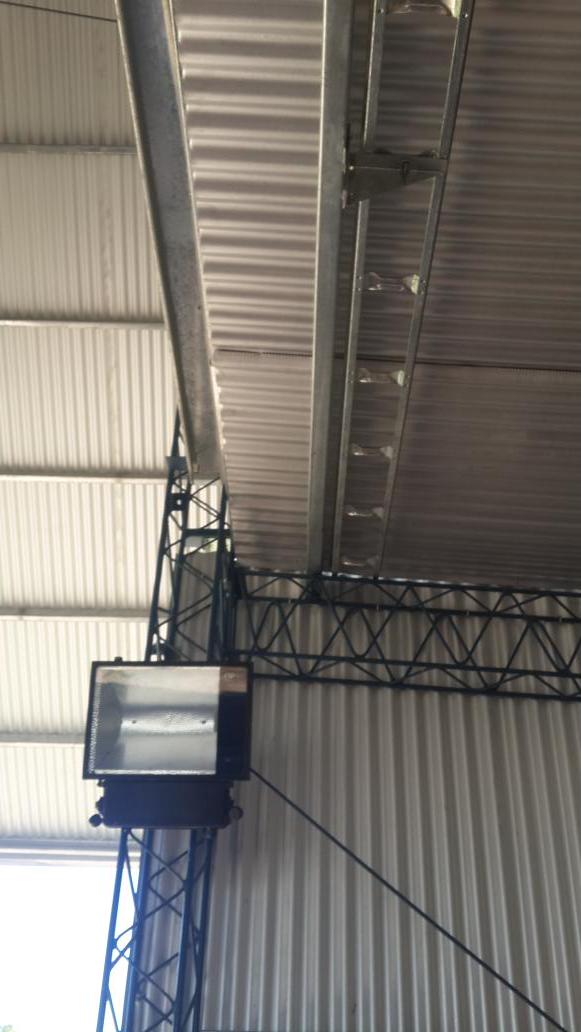 porelec's tweet image. Venimos terminando bandejas y cañerias. En un ratito a arrancar a cablear.