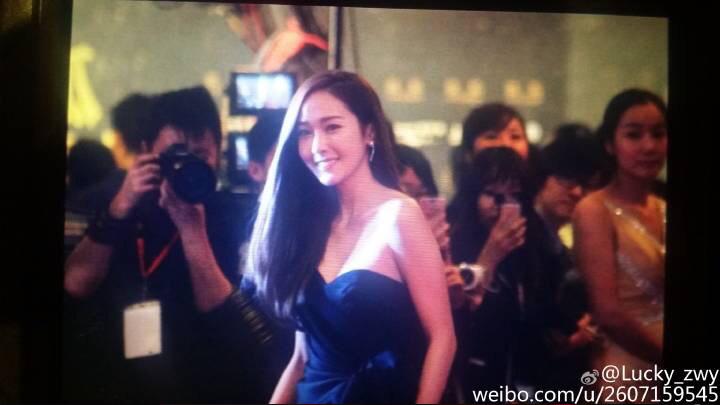 [PIC][23-12-2014]Jessica khởi hành đi Bắc Kinh để tham dự "Sohu Fashion Awards" vào sáng nay B5nZvH2CIAMGXB5