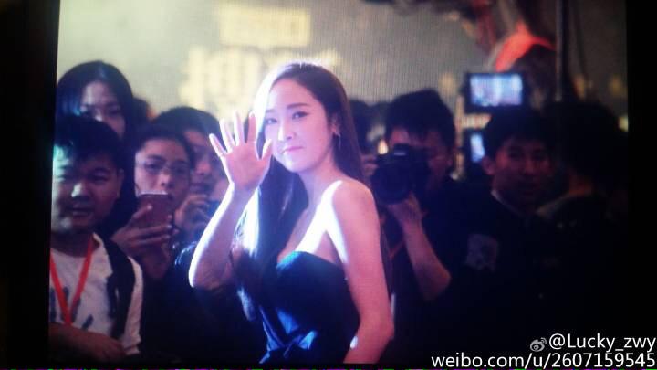 [PIC][23-12-2014]Jessica khởi hành đi Bắc Kinh để tham dự "Sohu Fashion Awards" vào sáng nay B5nZvIFCUAAXi1p