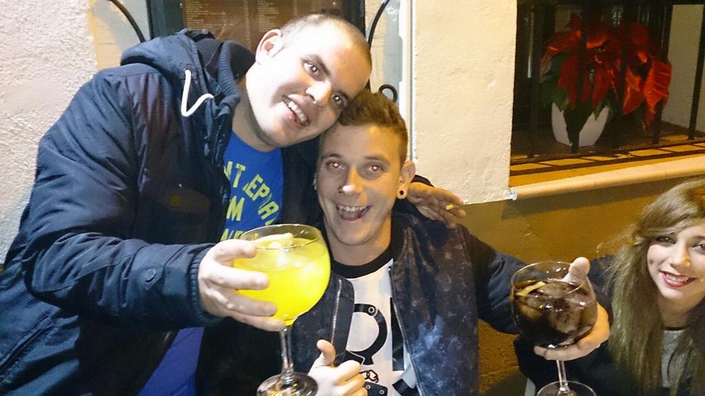 pamper_24's tweet photo. Felicitar a un grande entre ls grandes... muchisimas felicidades @PeriAlcocer pasa un gran dia y esta tarde nos vemos http://t.co/206mQXBHSR