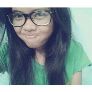 MashovaDia's tweet photo. Sepikan e temenku hehe mirip km ya"@TIYAALALA_: Haha iya mbak, sapa itu mbak? "@MashovaDia: @TIYAK_16 dek mirip kon http://t.co/0kIBqmAxOj""