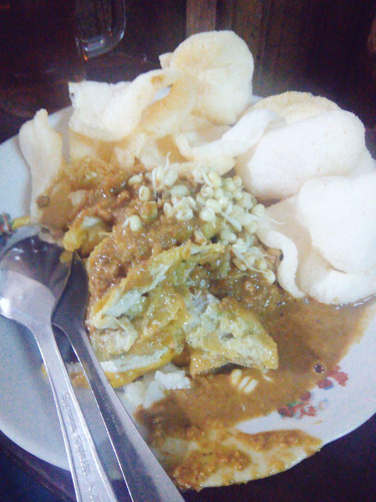 JajanPerut's tweet photo. Malam tweeps, gimana kalau malam ini kita cobain kuliner #jawatimur? Namanya tahu tek atau tahu telor? #kuliner http://t.co/yIggDnHz4Z