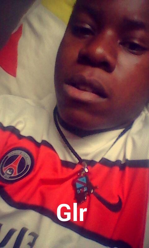 sylvazerr's tweet image. Un jours dieu me feras signé dans ma carrière de foot je vise vers l'avant mai pas vers l'arrière