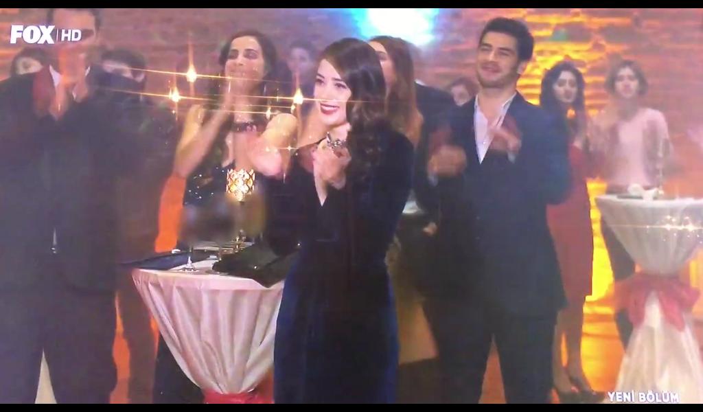 KirrazMevsimi's tweet photo. Neden bu kadar güzelsin :) 
#öyküacar
#tatlı http://t.co/v96vE781HW