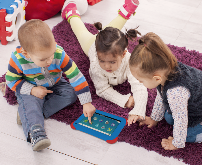 bigbenespana's tweet photo. Cariño ¿Quién se queda con los niños? #Tabletkids http://t.co/EionHopN03 @confo_esp http://t.co/o51H5Vv4od