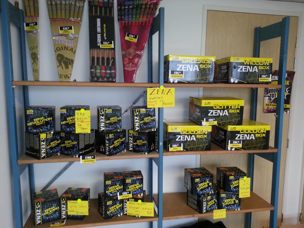 urkervuurwerk's tweet photo. Bestel deze producten nu nog online met internetkorting!! http://t.co/6yCQ4R5zXD