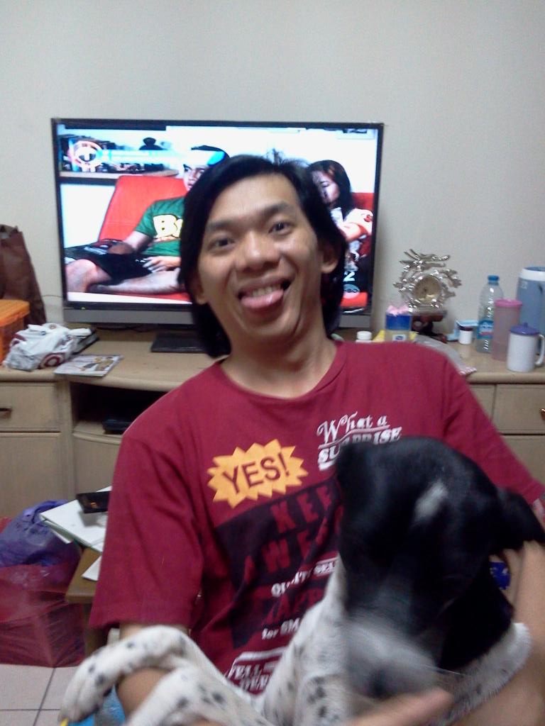 birddeckz's tweet photo. @netmediatama #NETMILIUNER_2 me and my pet seneng bgt liat mas adi ngeles nya kreatif bgt, kalo di marahin angel. http://t.co/SB5wReO1FB