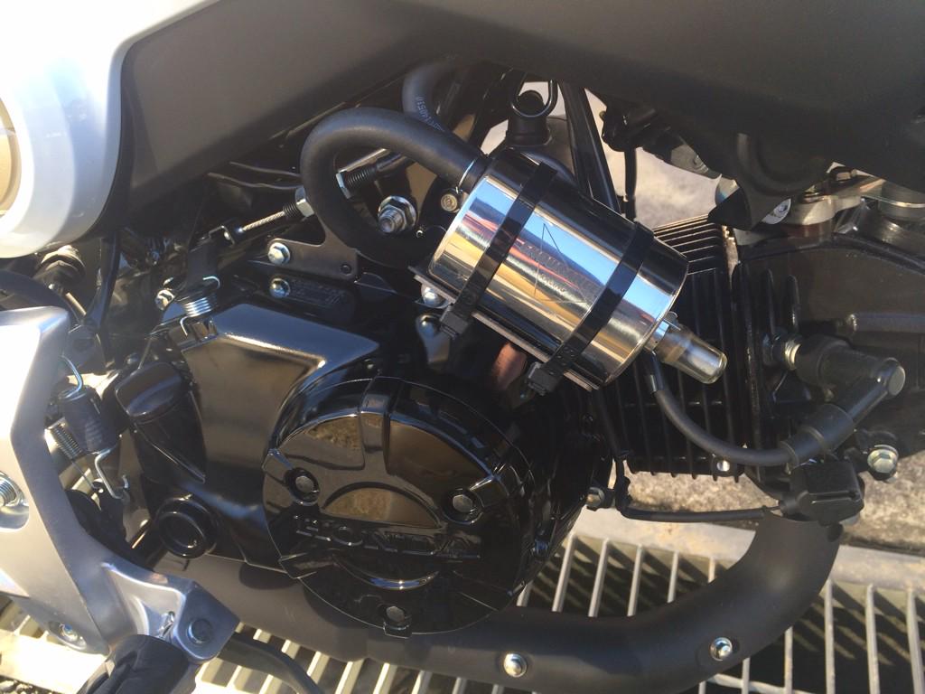 グロム乗り R750ocelot 中段のブローバイガス の戻り口ですね ここは開ける度に水気がありますよね メーカーはここで気水分離するつもりで設計したのかもしれないけど 実際は水気がエンドレスで廻っている感じです