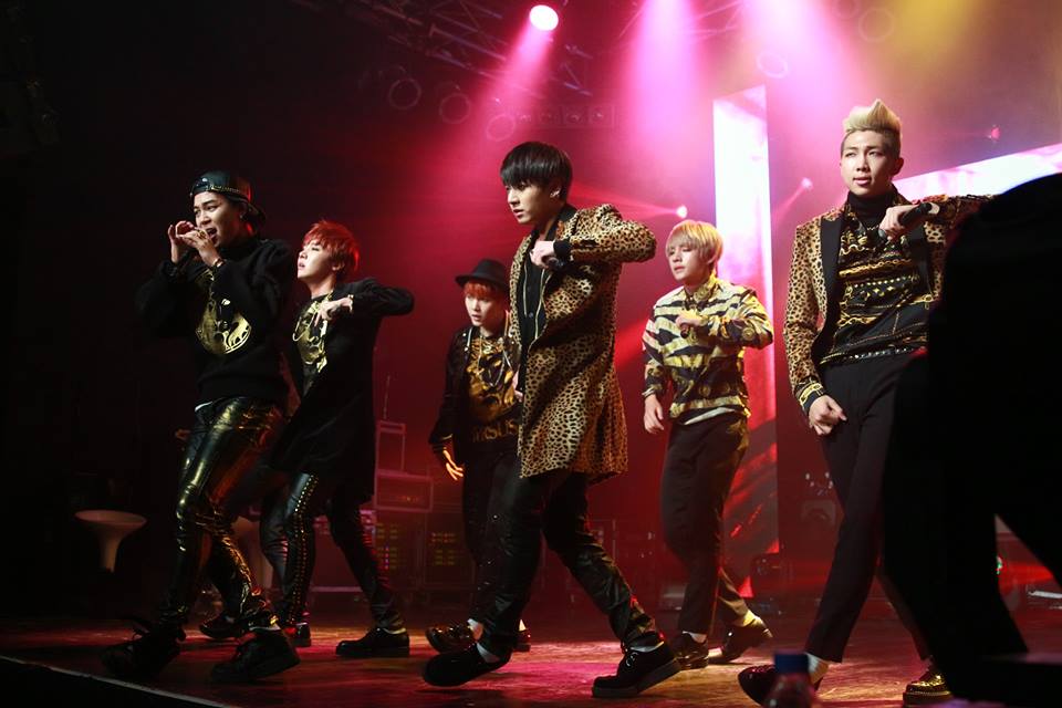 BTS_ARMY's tweet photo. [ARIRANGWORLD, FB] POPS IN SEOUL KPOP Party - 방탄소년단 @BTS_twt Rising Star of 2014 http://t.co/P9i1iqSBWO