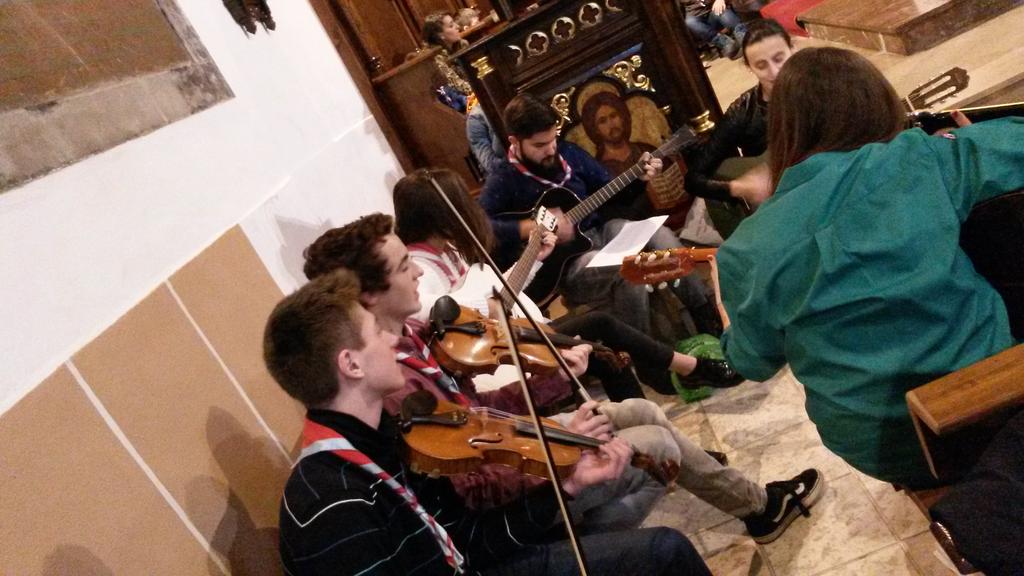 scoutcaph's tweet photo. El grupo ya hemos repartido la #LPB2014
Qué su mensaje de luz, amor y esperanza llegue a todos los rincones posibles http://t.co/QT9w2VG1OH