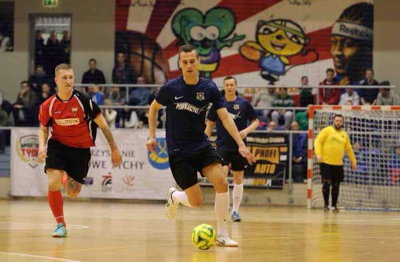 ajaxmuseumNL's tweet image. Arek #Milik speelde een wedstrijdje zaalvoetbal om geld op te halen voor de hartoperatie van een 3 jarig kind. #AJAX