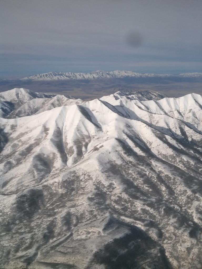 AckleyJared's tweet photo. Flying home from Vegas. Utah is probably the most beautiful state... #firstclassflyer #utahbeauty http://t.co/WMNjlaE3mD