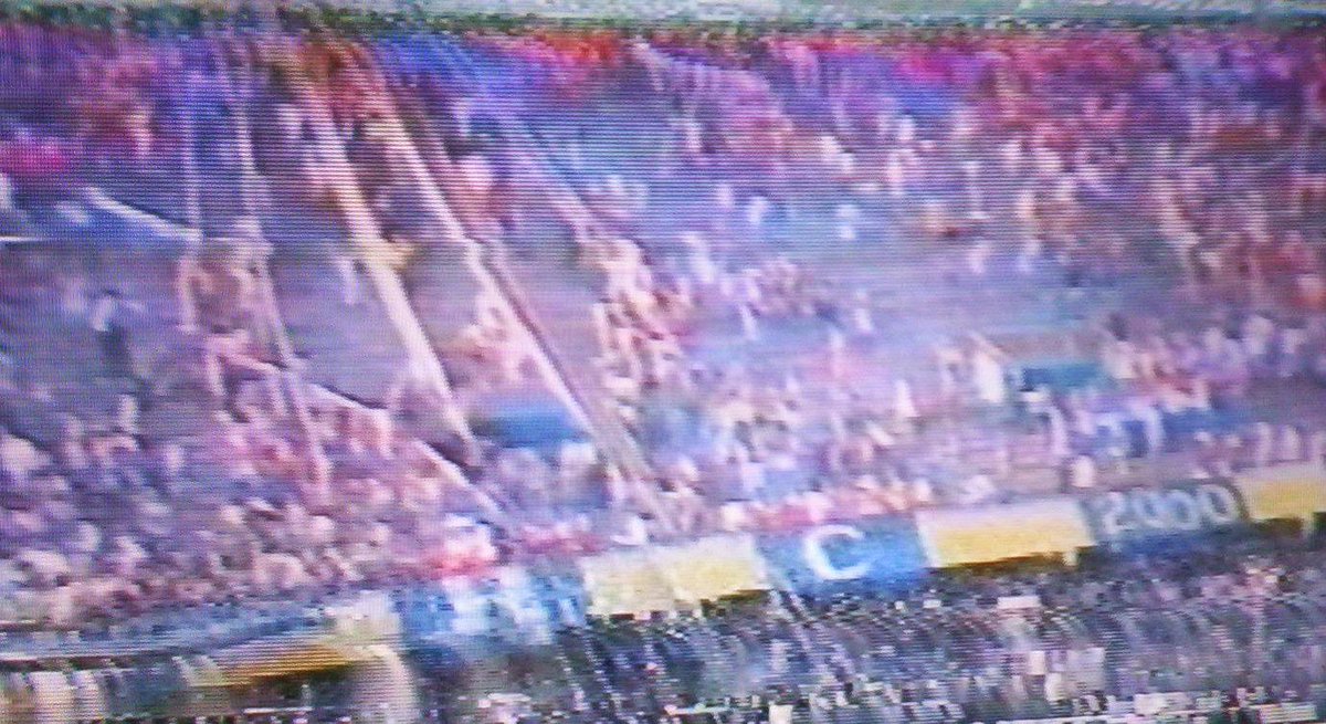 elgritoNOB's tweet photo. "RC 2000"... sería por la gente en la tribuna? #125Railway http://t.co/qPRbqnvCDr