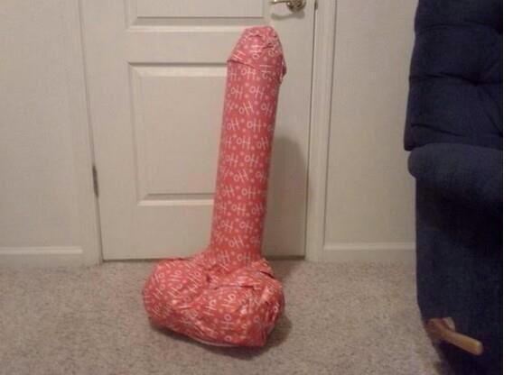 PatrickAlecci's tweet photo. "@wroetoshaw: Cheers Dad, I hope its a PS4!! http://t.co/v6XVasnpA8" die had ik ook gehad!!!!