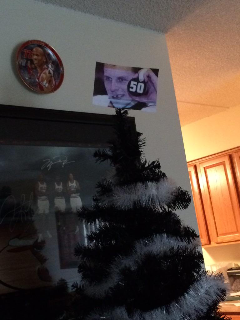 noto_joey15's tweet photo. Decided my tree needed a star, but not just any star, a fucking all star who scored 50 in 07 @DanyAllStar15 http://t.co/zjN4cAEYHC