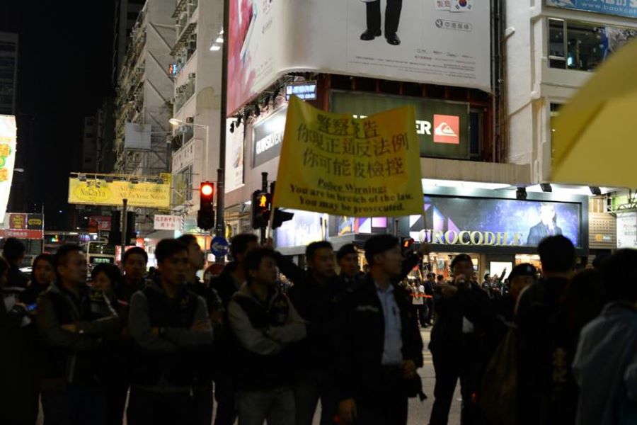csdkktam's tweet photo. @Independent @guardian @Reuters @AP 
RT 25/12 Curfew in Mongkok &amp; Causeway Bay, #HK #HongKong -2 http://t.co/mKIvxx6LjC