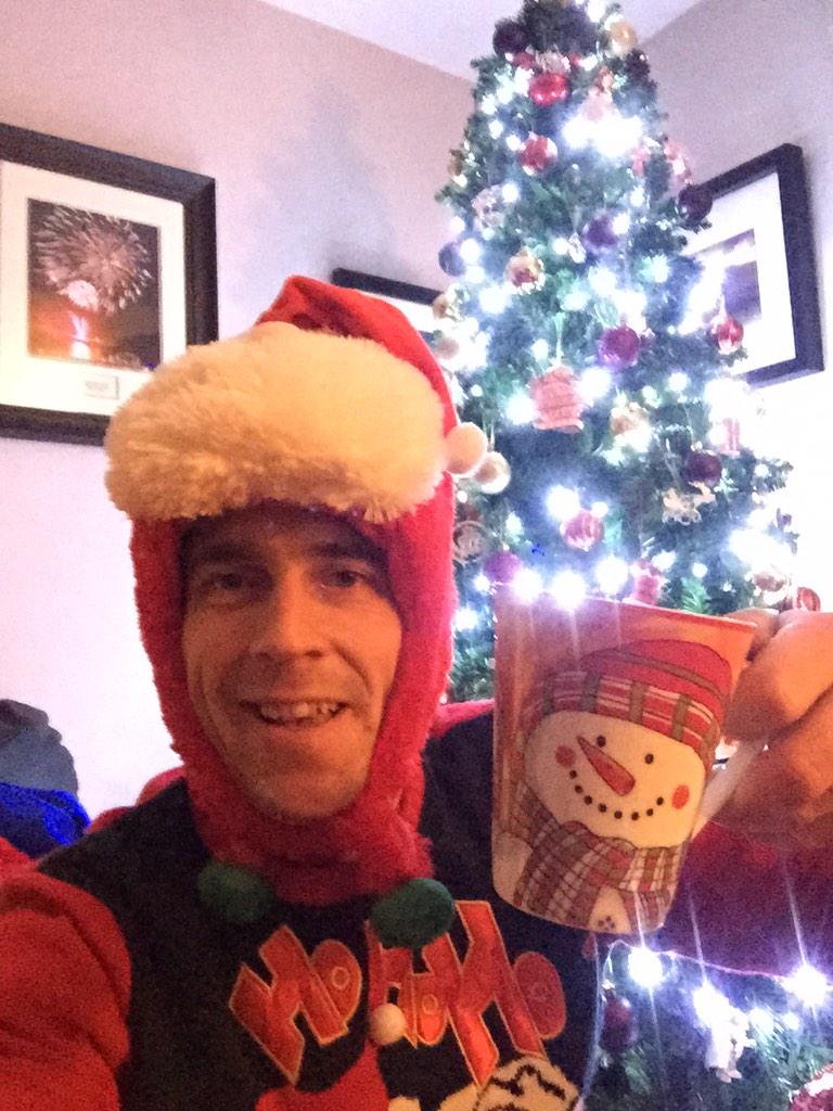 Johnopyro's tweet photo. HAPPY CHRISTMAS EVERYONE. http://t.co/b3rq3MobjA