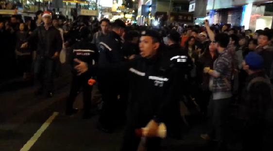 csdkktam's tweet photo. @Independent @guardian @Reuters @AP 
RT 25/12 Curfew in Mongkok &amp; Causeway Bay, #HK #HongKong -3 http://t.co/Ablr1tvcu4
