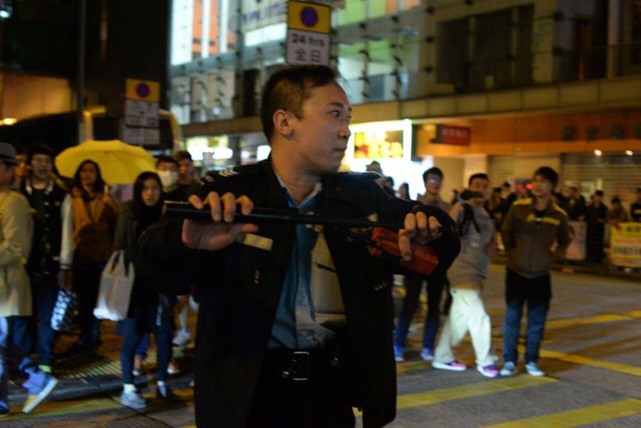 csdkktam's tweet photo. @Independent @guardian @Reuters @AP 
RT 25/12 Curfew in Mongkok &amp; Causeway Bay, #HK #HongKong -3 http://t.co/Ablr1tvcu4