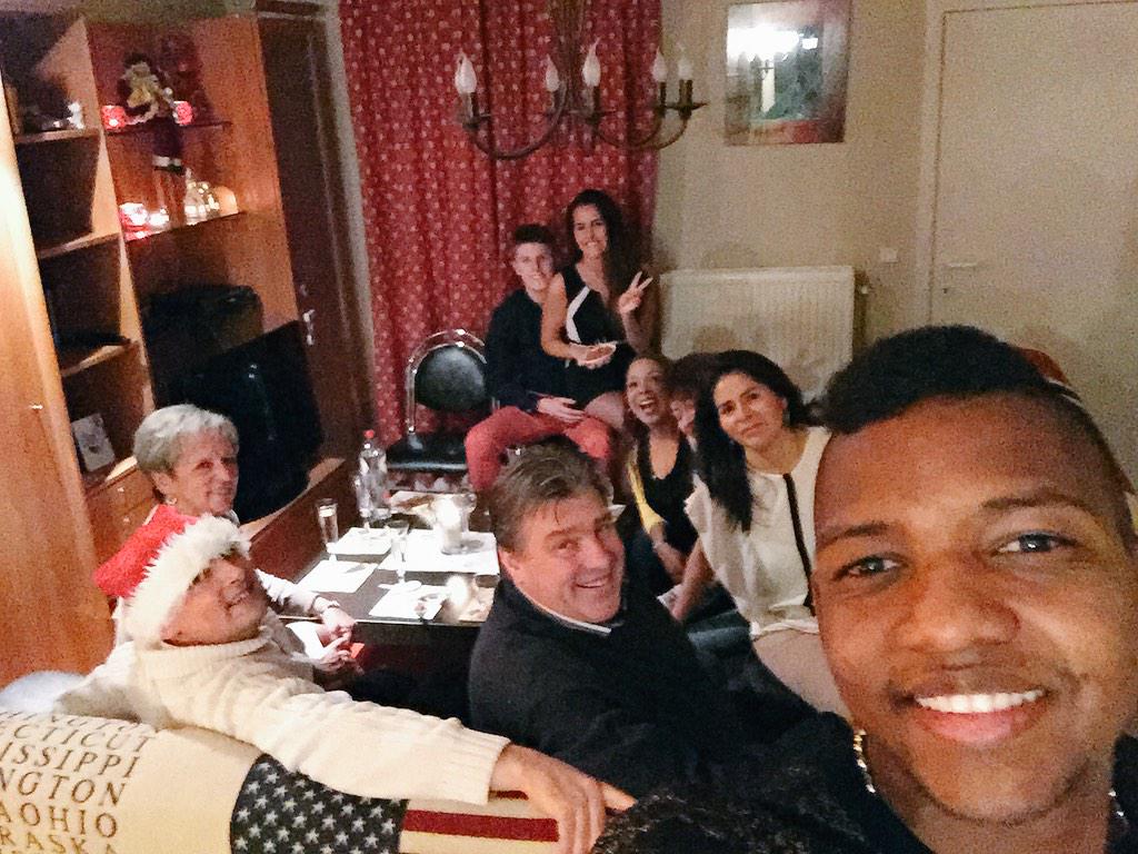 With My #BelgianFamily I wish you Merry Christmas to everyone! #Thanks4everything #Brugge. 🔵⚫️🎊🎉🙏🎄🎁
