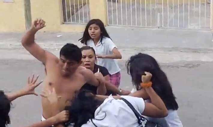 SEbas_sv15's tweet photo. Hija: "Papa juguemos adivina quien"
Papa:"Ya hija comienza tu"
Hija:"adivina quien esta embarazada" http://t.co/gZTro4OBx5
