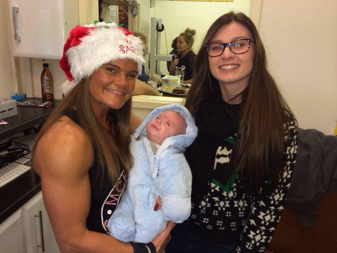 Xmas eve training at evolution gym Sheffield 2014 and it's party time at evo 💪😊🎅🎅 http://t.co/N3x8Gc