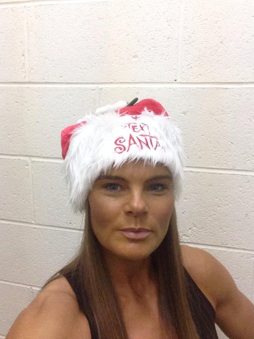 Xmas eve training at evolution gym Sheffield 2014 and it's party time at evo 💪😊🎅🎅 http://t.co/hpSifg