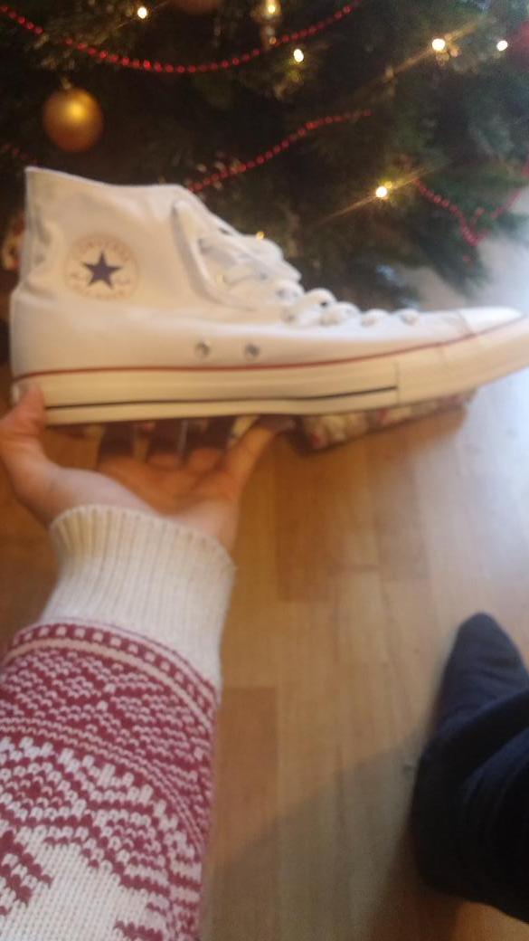 AdamStringer69's tweet photo. Early christmas pressie to me love them converse virgin safe to say converted now #converse #conversevirgin http://t.co/BGDCcD8EpD