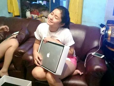 Sandiefandalio's tweet photo. Thank you very much LoiShua Potatoes Globies sa gift nyo kay Bebe Loi
Mac Book Air!Merry Christmas! http://t.co/ZmDxl3uX8B