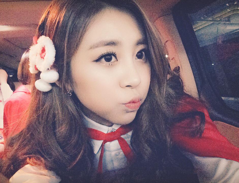 메이 tweet media