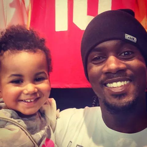 tiffttouff's tweet photo. Ces sourires fabuleux#JeGardeLeSourire et tu aides ceux qui en ont besoins❤😏👌@Bmesrimes http://t.co/IaAbdSHvdS