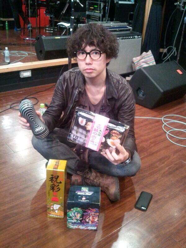 ぴろるん優 こーき Tlが前夜祭で盛り上がっていますが 高橋優の去年の誕生日プレゼントを見てみましょう 高橋優誕生日前夜祭 Http T Co Yqcdpmwvzg