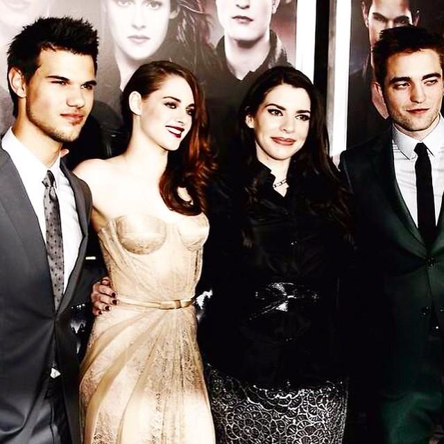 -
Happy birthday to the lovely Stephenie Meyer, ily  