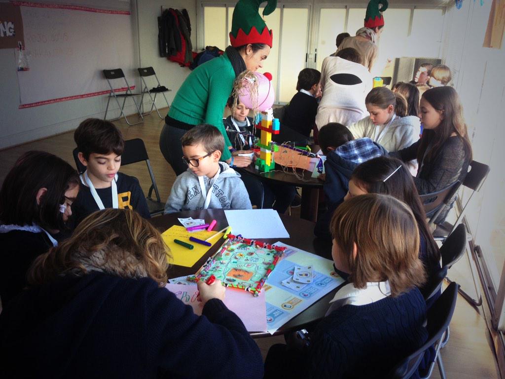 chiquiemprende's tweet photo. Quien ha dicho que un Canvas no es cosa de niños? Gracias por ayudarnos @alfzum @_CarlaTomas_ Noe, Maya y @erodrigo http://t.co/7fYXH4v846