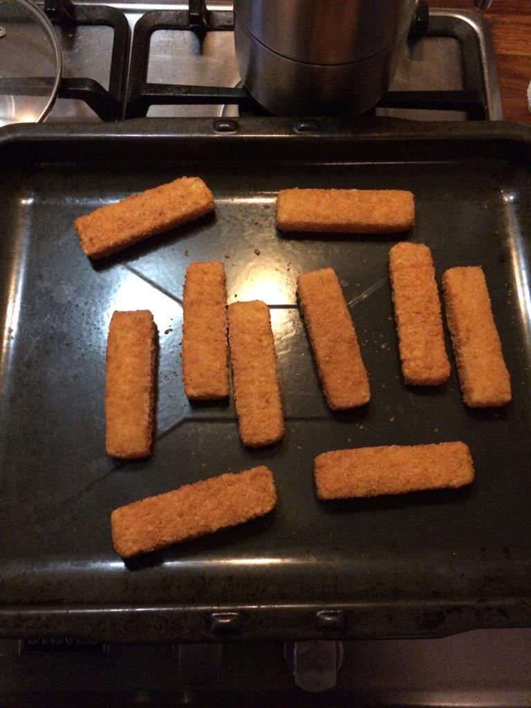 rickedwards1's tweet photo. how's my Christmas? Well, I'm on my own and about to eat ten fish fingers. So you tell me. http://t.co/m43CtJyDfx
