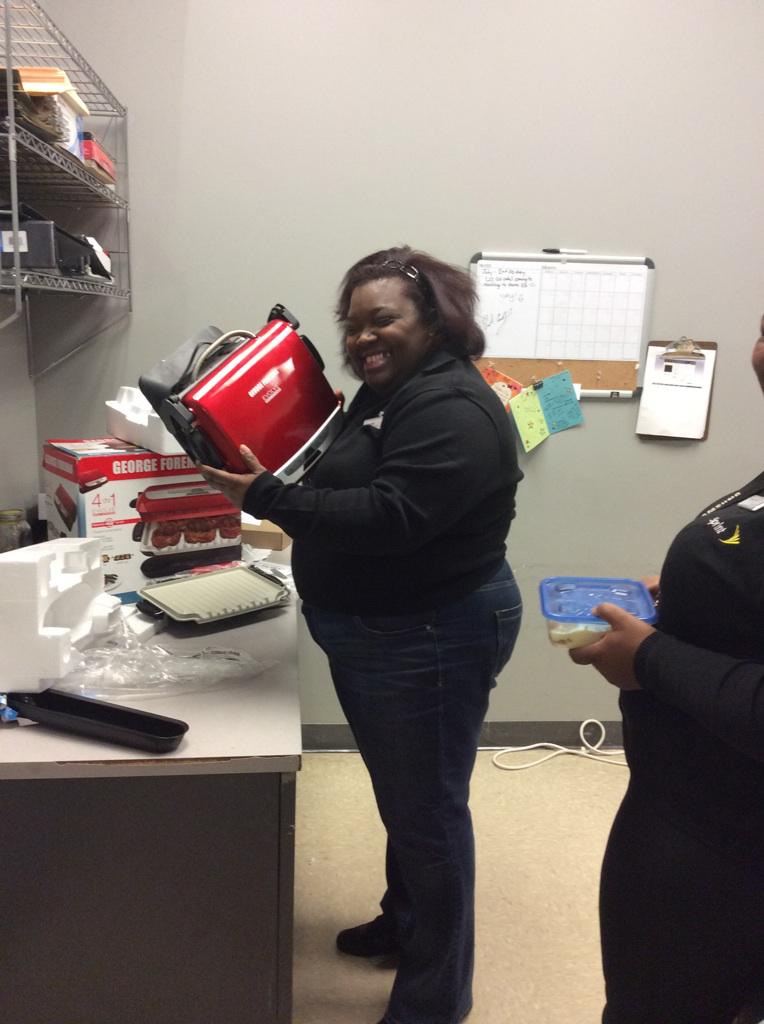 SprintCWisdom's tweet photo. 395got boss lady GeorgeForemanEvolve grill she wanted for Xmas #BestTeamEver @LouGranberry @ahotone64 @Bobnlikesthis http://t.co/rbQamjMw9T