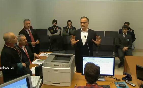 İşte yargı tarihine komedi olarak geçecek silahlı terörörgütü yargılaması.İzleyin <a href="/zamancomtr/">Zaman Gazetesi</a> zaman.com.tr/gundem_iste-ek… "