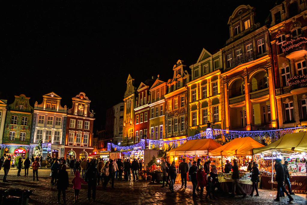 PolishHallBrant's tweet photo. We're wishing everyone a wonderful Christmas Eve today! Here are some amazing shots of #XmasInPoland! http://t.co/gVf0o8A9Na