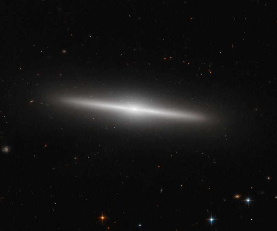 .<a href="/NASA_Hubble/">NASA Hubble</a> sees the beautiful side of galaxy IC 335: 1.usa.gov/1tcPFTq