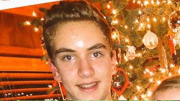 luke_skywaltier's tweet photo. When ur parents get you shitty gifts but u try to act happy http://t.co/XIX2hcZSx5