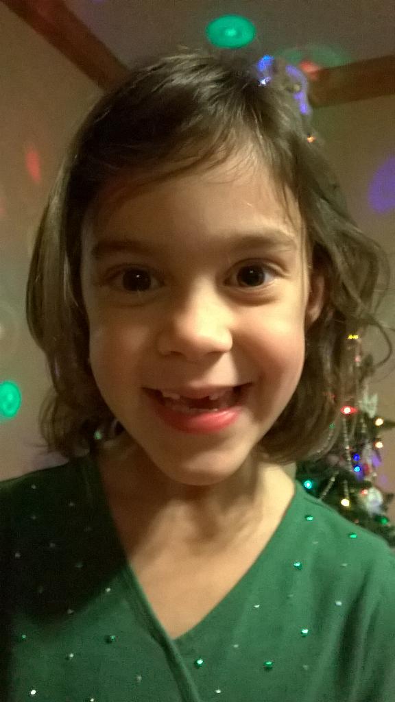 JohnDaleAnnc's tweet image. Can you guess what this girl wants for #Christmas?? #2frontteeth