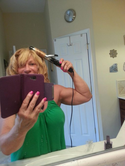 Since everyone wants to know what I'm doing, Im curling my hair and biceps going to train. Then let the<a href="/tag/femdom"class="tags"><span>#femdom</span></a><a href="/tag/domination"class="tags"><span>#domination</span></a><a href="/tag/sessions"class="tags"><span>#sessions</span></a>